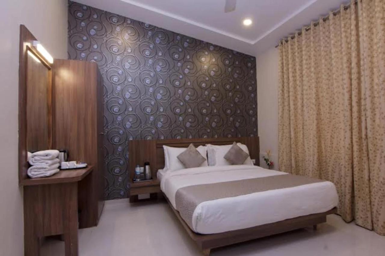 Sunshine Resort Лонавала Екстериор снимка