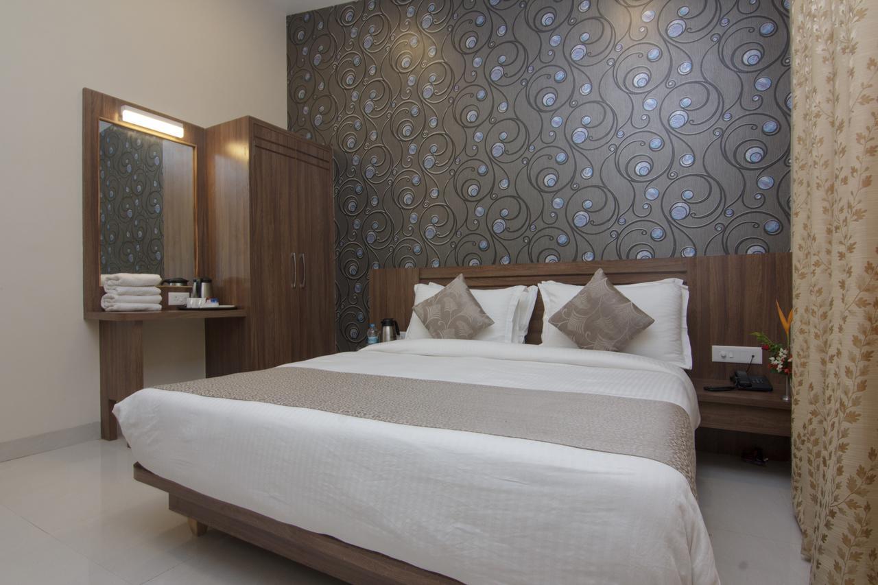 Sunshine Resort Лонавала Екстериор снимка